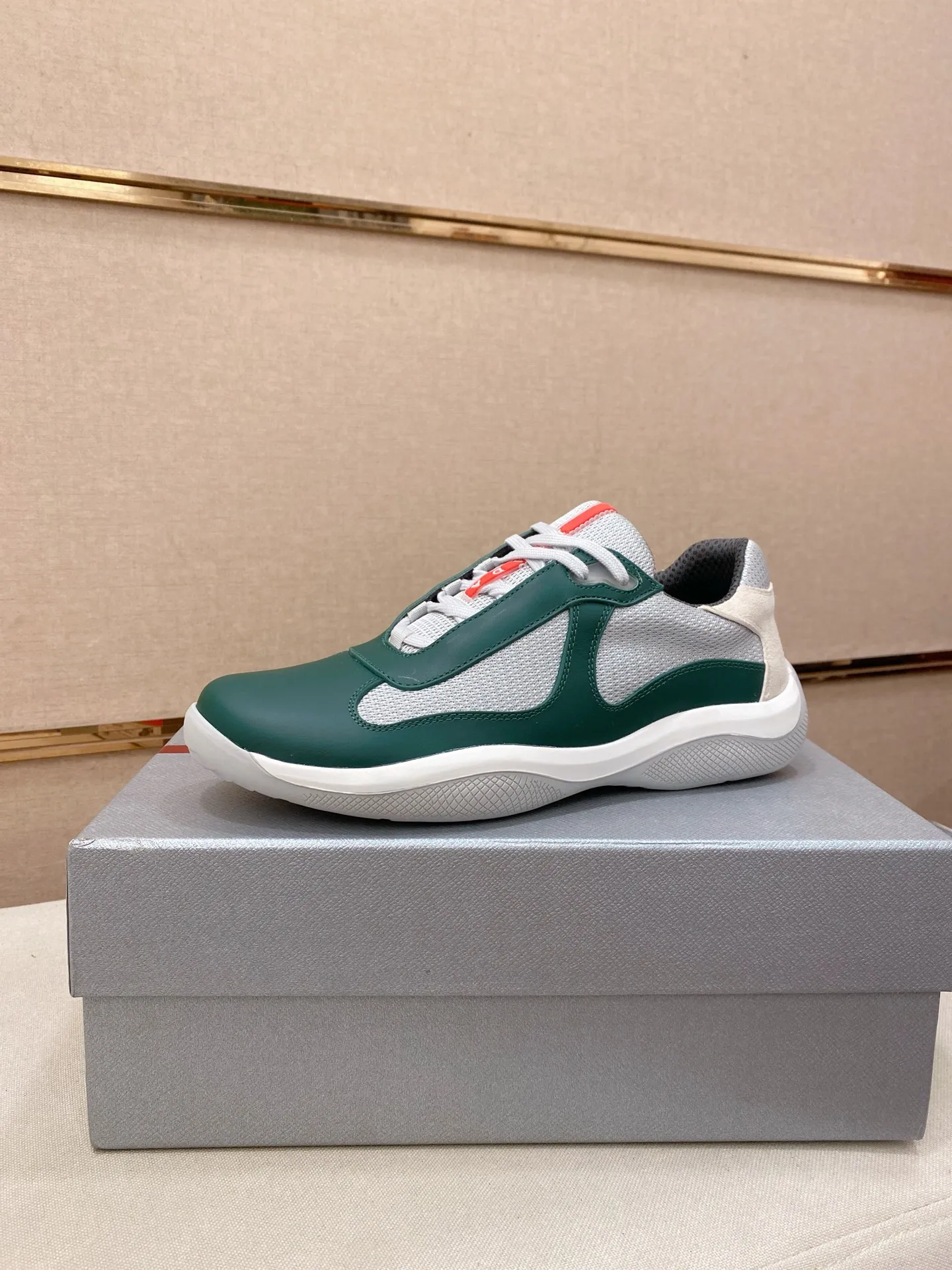 Men's shoes 💰 580💰 ✔️✔️✔️High version High-quality new PRADA (Prada) counters are launched simultaneously, new men's shoes, 😘fabrics are selected from first-layer cowhide fabrics. Lining: Imported cowhide leather lining. 👍🏿High-end☄️Open-molded non-slip rubber outsole, exquisite lines, simple and elegant, comfortable and high-end for leisure travel. Code number: 38 to 45